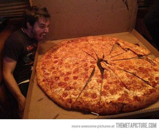 funny-giant-big-pizza.jpg