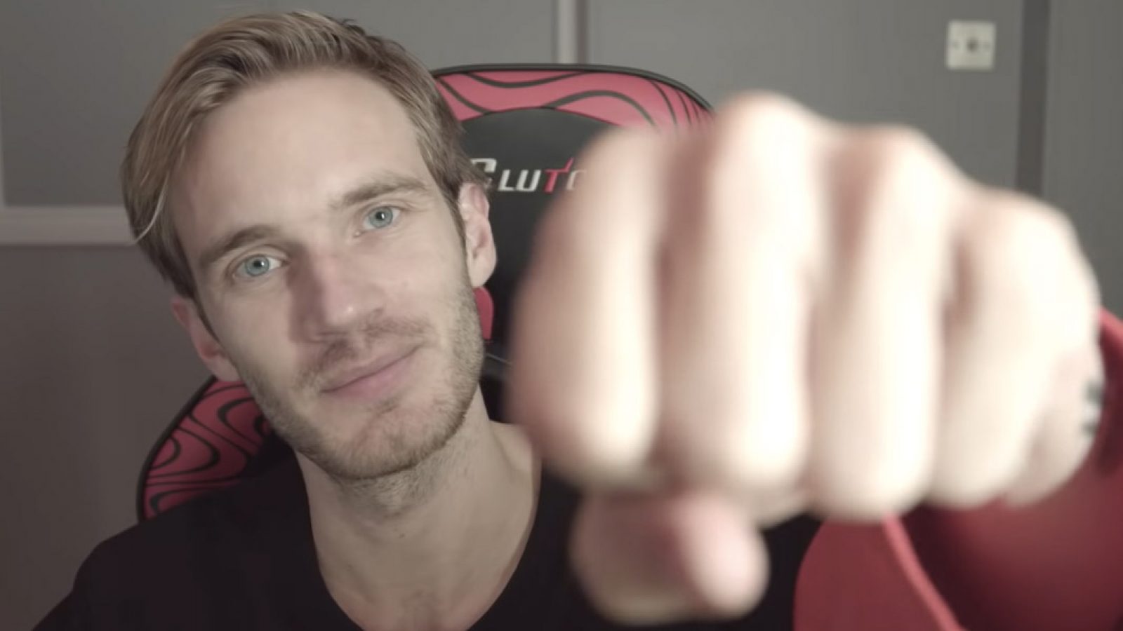 pewdiepie-finally-reacts-to-100-million-youtube-subscribers.jpg