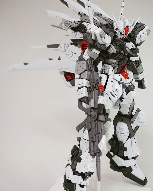 6c8da13d0bbae33e85900c9f33db2bce--strike-gundam-custom-custom-gunpla-models.jpg