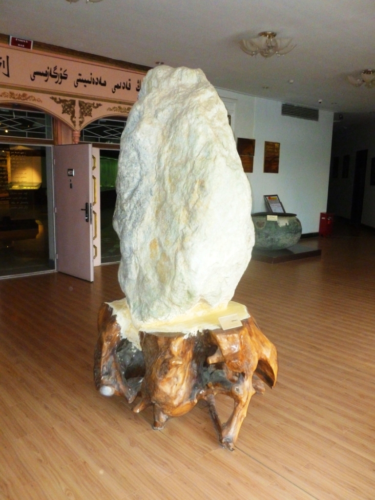 Large_mutton_fat_jade_displayed_in_Hotan_Cultural_Museum_lobby.jpg